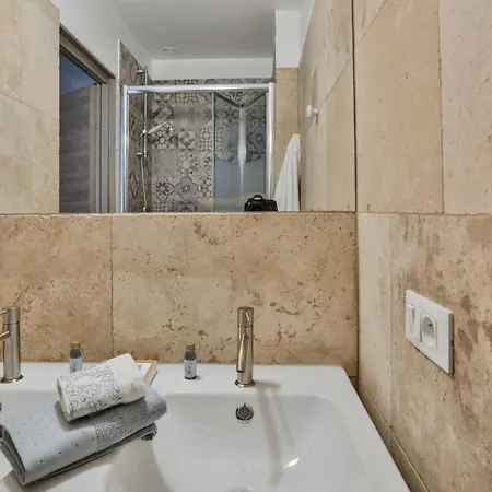 My Casa - Garib - Place Garibaldi - 4 Bedrooms - Balcony Daire
