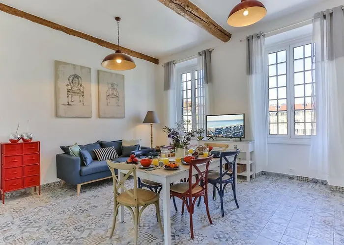 My Casa - Garib - Place Garibaldi - 4 Bedrooms - Balcony Apartment *